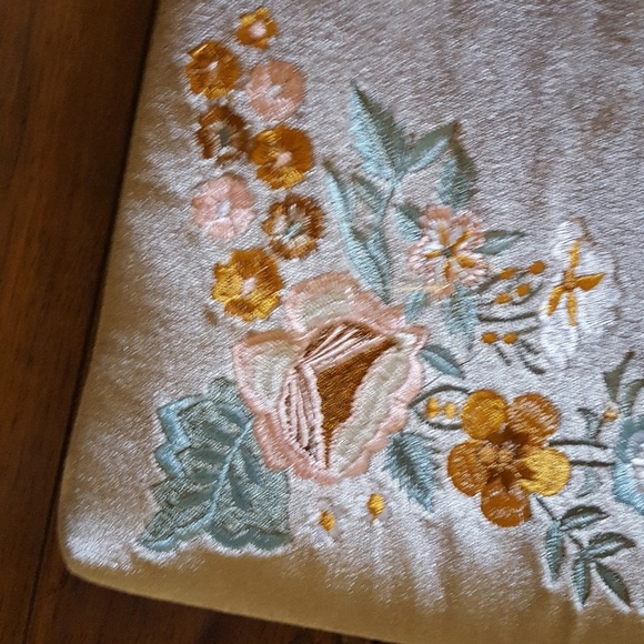 Urban Boutique Taupe Embroidered Floral and Velvet Crossbody‎ - Picture 7 of 7